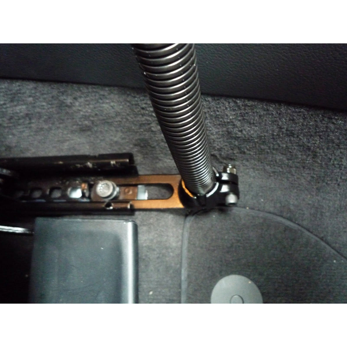 RAM Mounts Pod I No-Drill vehicle mount with 18 inch rod and round AMPS plate (RAM-B-316-1-202U) – another angle